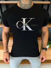 Camiseta Calvin K. Preta Escrita Central