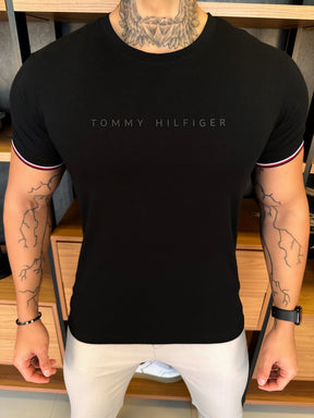 Camiseta Tommy H. Preta Detalhe Manga